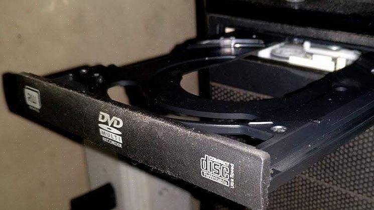 Että ladattujen tavaroiden kopioiminen tyhjille CD-levyille vapauttaa henkilökohtaisen tietokoneen