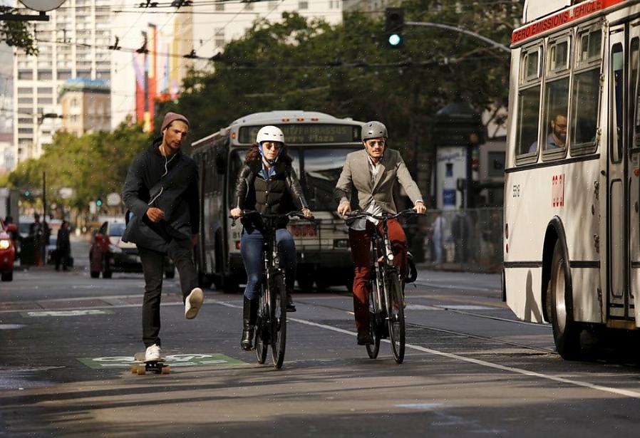 Se tarjoaa myös erilaisia autotekniikan ydinohjelmia