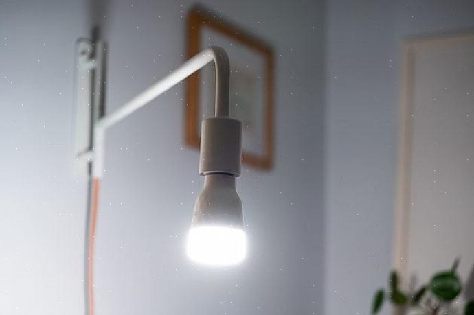 Tuotemerkistä riippuen projektorin lampun käyttöikä on 2000 - 3000 valotuntia