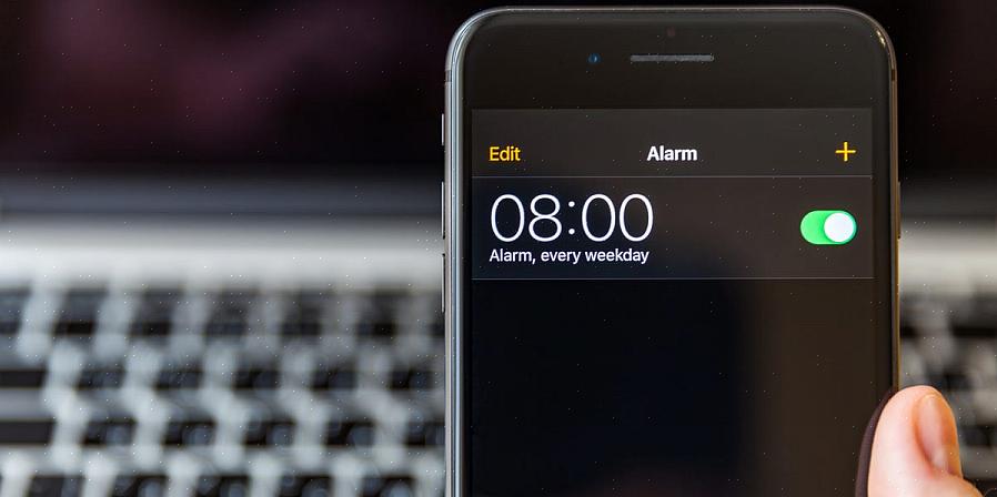 Voit tehdä tämän painamalla herätyskellokuvaketta iPhoneen asennettujen ohjelmien luettelossa