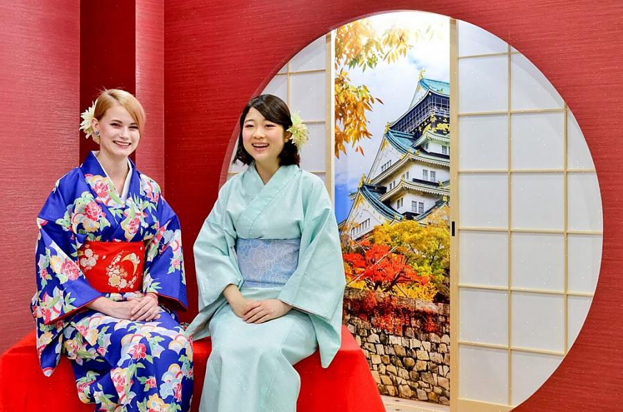 Jotka myyvät perinteisiä japanilaisia hää kimonoja