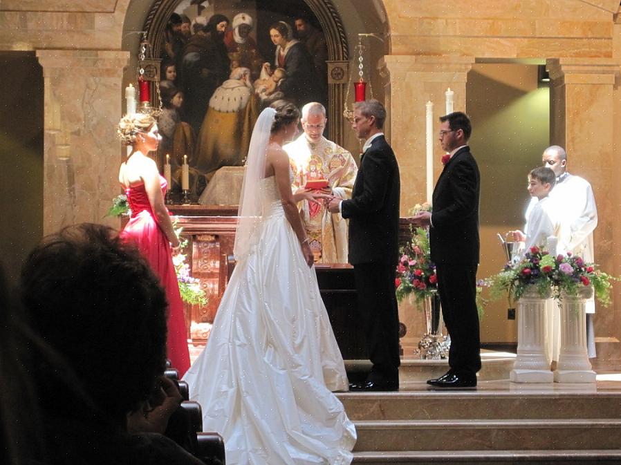 Katolinen kirkko vastustaa samaa sukupuolta olevien avioliittoa