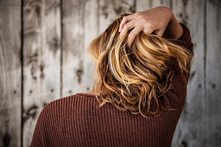 Jota voi pahentaa altistamalla hiuksesi hiustenpuhaltimille tai kiharruksille