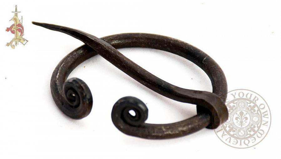 Mustat / ruskeat housut yhdistelmä esiliina muodostavat keskiaikaisen sepän ilmeen