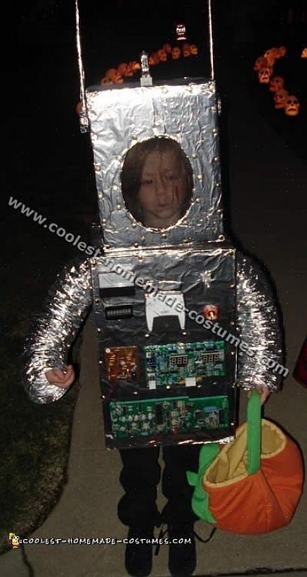 Ole (tai anna lapsesi olla) pukujuhlan tähti tässä mahtavassa robottipuvussa