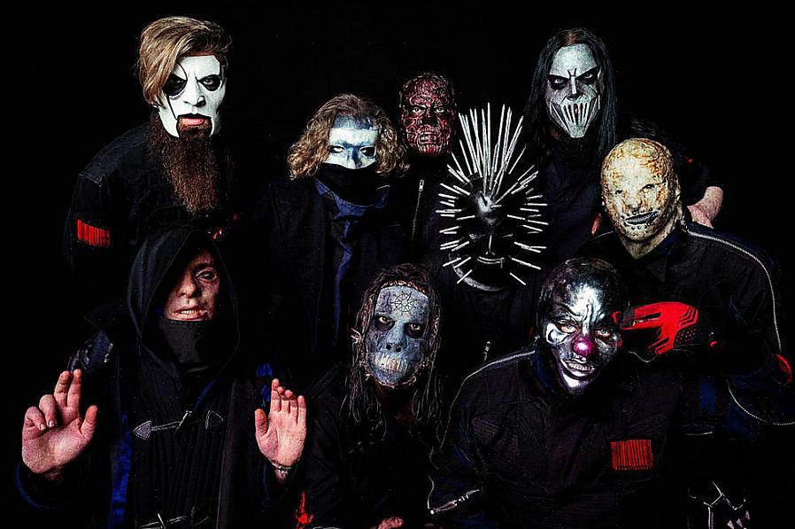 Lentopuku yhdessä ainutlaatuisen tai Slipknot-jäsenmaskin kanssa täydentää helposti koottavan Slipknot-puvun