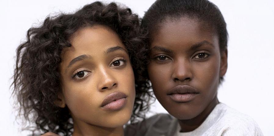 Vaikka afrikkalais-eurooppalaiset naiset näyttävät hyvältä huulipunan rohkeilla sävyillä