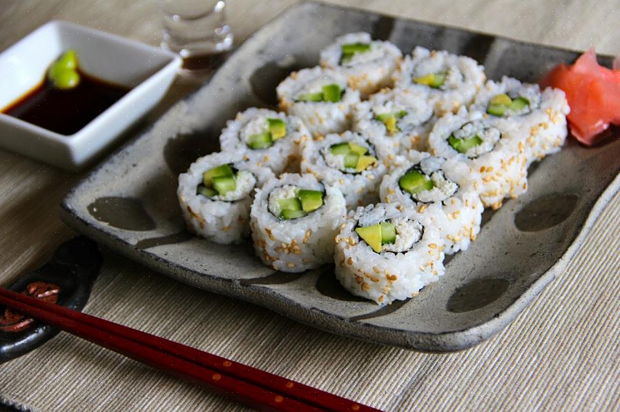 Kalifornian sushi-sämpylöitä valmistettaessa tarvitaan tiettyjä laitteita paitsi vain ainesosia
