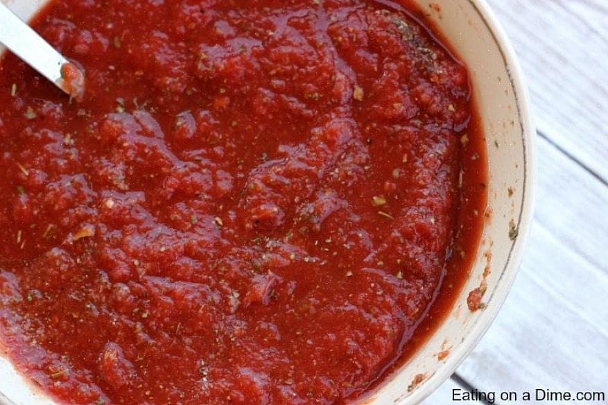 Pizzakastiketta voidaan valmistaa purkitetuista tomaateista