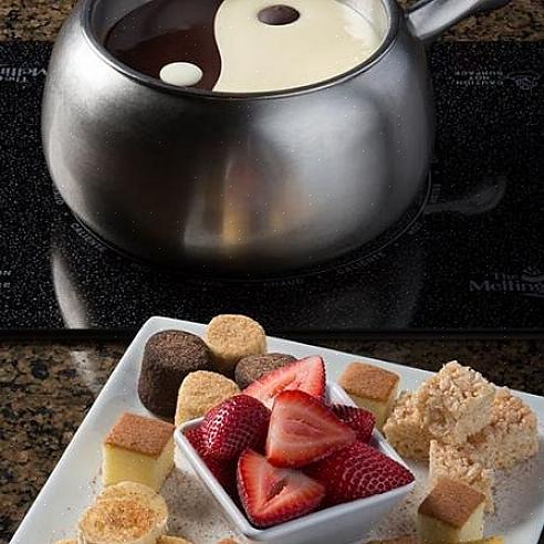 Fondue-suklaa tai suklaafondue on ehdottomasti palannut suosittujen juhlaruokien luetteloon