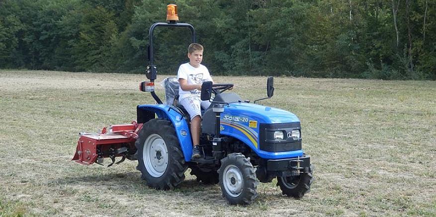 Sai ystävän tulemaan puutarhatraktorinsa auttamaan