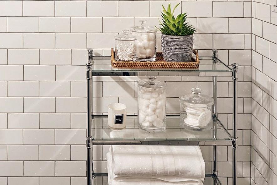 Lisää ripaus eleganssia kylpyhuoneesi seinään ripustamalla koristeelliset pyyhkeet helposti tekemällä
