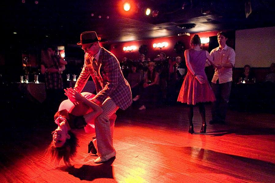 Länsirannikon perustavanlaatuisin swing-tanssivaihe on sokerityöntö