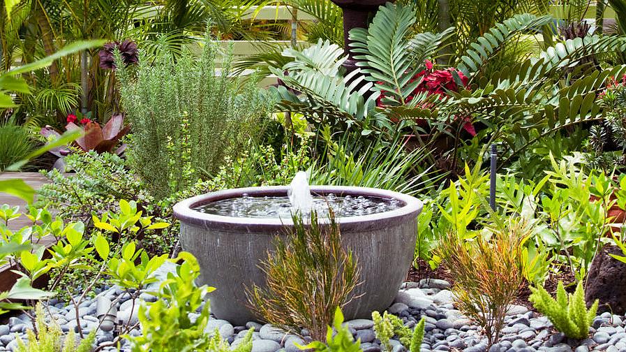 Voit luoda täydellisen zen-tyyppisen vetäytymisen asentamalla puutarhan suihkulähteen kotiisi
