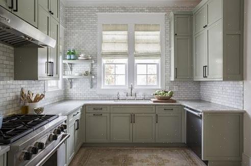Täydellinen tapa lisätä korostusväri on maalata keittiön ikkunoiden sisäreunat