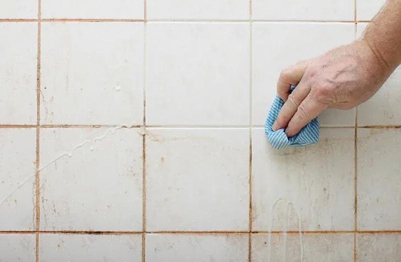 Voit puhdistaa suihkuseinät wc-kulhonpuhdistimella