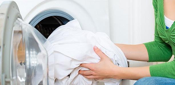 Vahva pyykinpesuaine voi paitsi vahingoittaa tyynyliinaa myös pilata värin
