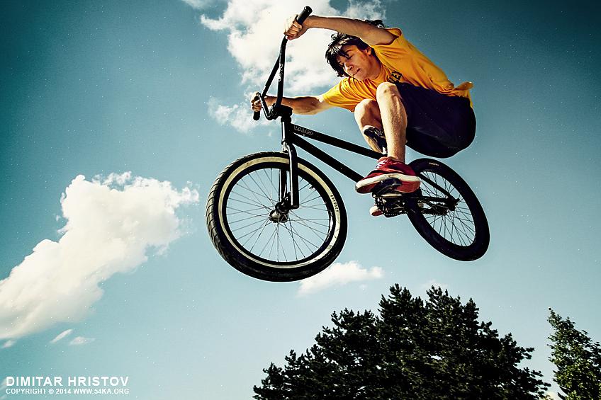 Kuinka voit hypätä BMX-pyörän rampille