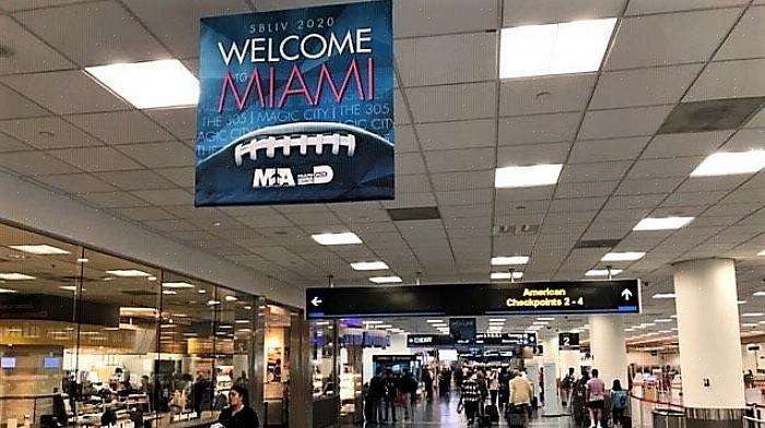 Miamin kansainvälinen lentokenttä on muotoiltu kuin suuri hevosenkenkä