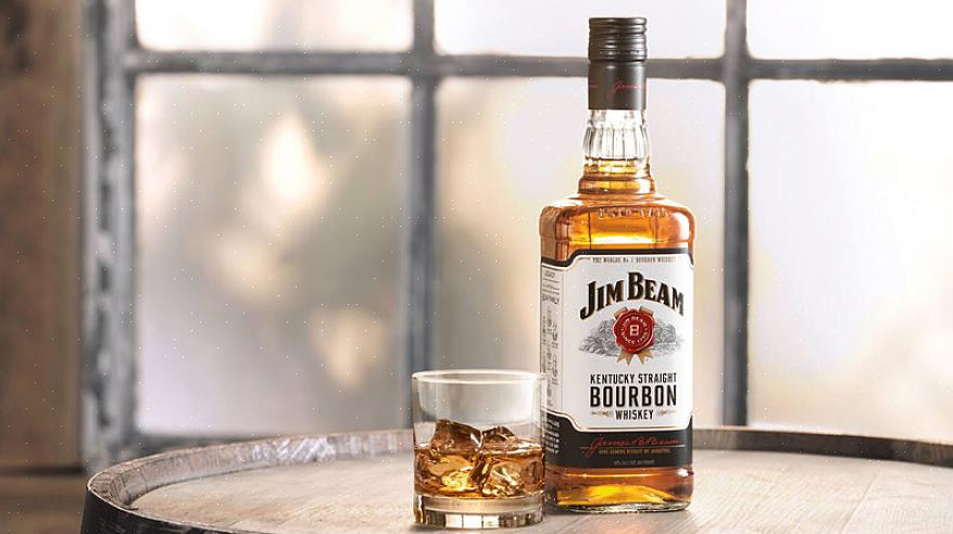 Vedestä pyytäminen baarimesta on yksinkertainen mutta klassinen tapa juoda bourbon-viskiä
