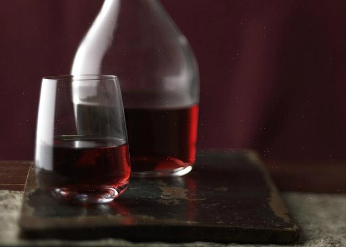 Punaviiniä valmistettaessa sinun on valittava tummemmat viinirypäleet