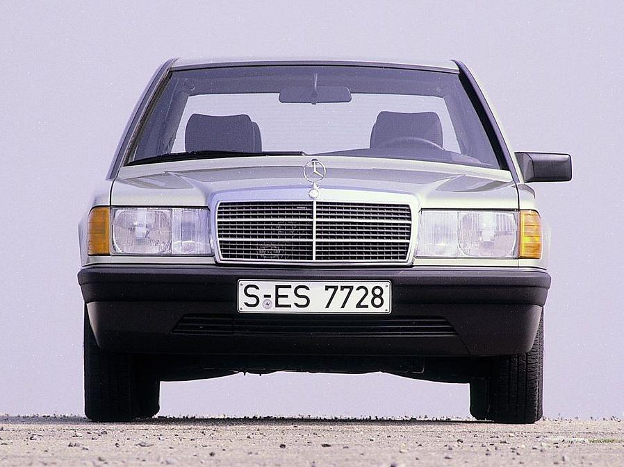 Mercedes Benz asensi ensimmäisen kerran käärmevyön 190-automalliinsa vuonna 1985