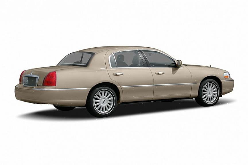 Jos haluat poistaa taka-iskunvaimentimet Lincoln Town Car -autoiltasi