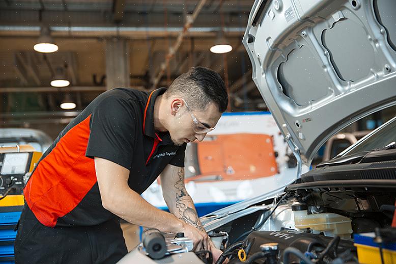 Automekaanikoulutukseen sisältyy yleinen autojen huoltoturvallisuus