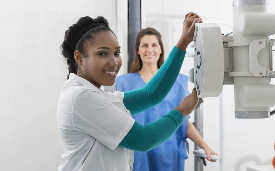 Röntgenteknikko tai röntgenteknikko on lääketieteellistä teknikkoa