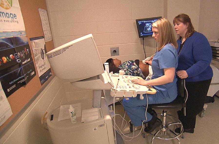 Joiden tehtävänä on valmistaa potilaita ultraäänitutkimuksia varten käyttämällä sonografia sisäisen kehon
